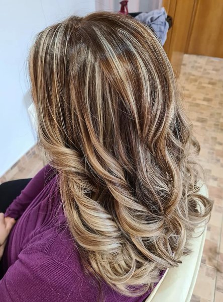 Dana Tincea Hair Studio - Frumusete, cosmetica si ingrijire personala